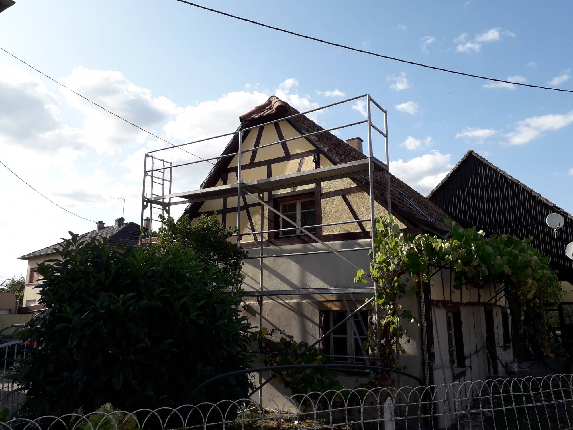 Pourquoi et comment nettoyer la façade d'une maison ?